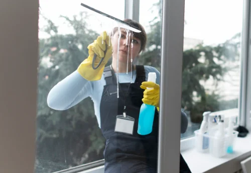 Nettoyage de vitres intérieures et extérieures à Arquenay